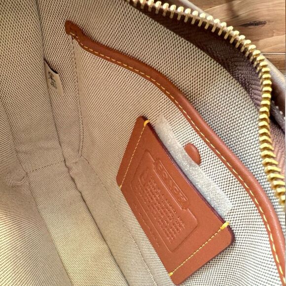 🚫SOLD🚫 Coach Curve Zip Limited Ed Shoulder Bag Maple/Brass & Cherry Charm - Picture 14 of 17